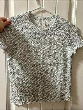 NWOT American Eagle Outfitters Smocked Short Sleeve Tee, size M